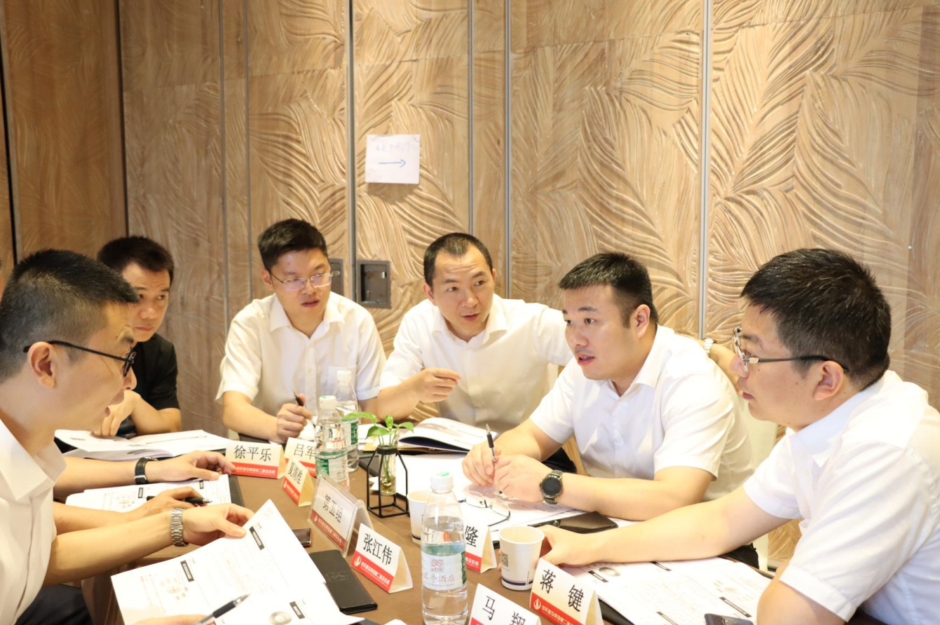 2021年6月25日-26日，太阳成集团tyc151cc二建组织开展了2021年中高层主管执行力培训。本次培训特邀清华、北大、上海交大总裁班讲师，中国企业家协会特聘高级讲师许晋老师进行授课。